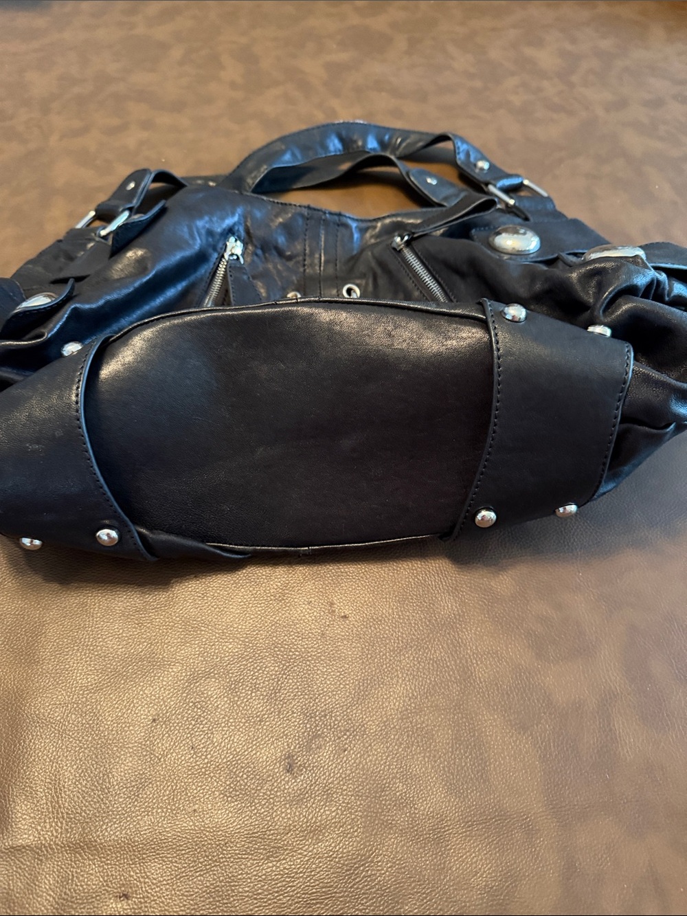 Stylish Black Shoulder Bag with Silver Accents - Picture 4 of 7